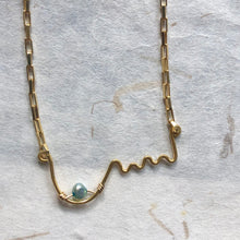 Indlæs billede til gallerivisning 'Femme' halskæde med et bryst og blågrøn perle (Made to order)