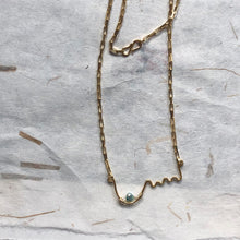 Indlæs billede til gallerivisning 'Femme' halskæde med et bryst og blågrøn perle (Made to order)