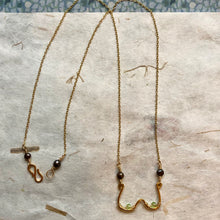 Indlæs billede til gallerivisning 'Femme' halskæde Ltd med grønne perler