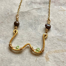 Indlæs billede til gallerivisning 'Femme' halskæde Ltd med grønne perler