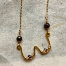 Indlæs billede til gallerivisning &#39;Femme&#39; halskæde Ltd med lilla perler
