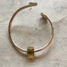 Indlæs billede til gallerivisning Fingerring mod angst med shimmer