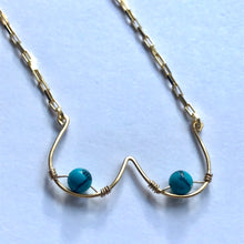 Indlæs billede til gallerivisning 'Femme' halskæde med turkise perler