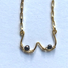 Indlæs billede til gallerivisning 'Femme' halskæde med brune perler