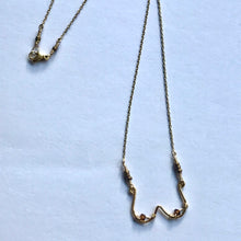 Indlæs billede til gallerivisning 'Femme' halskæde Ltd med brune perler