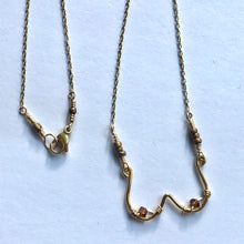 Indlæs billede til gallerivisning 'Femme' halskæde Ltd med brune perler