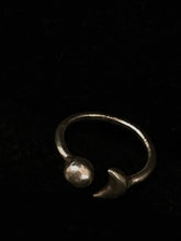 Indlæs billede til gallerivisning 'All the way to the moon' ring