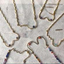 Indlæs billede til gallerivisning 'Femme' halskæde med gule perler (Made to order)