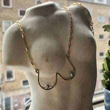 Indlæs billede til gallerivisning 'Femme' halskæde med lysegrå perler (Made to order)