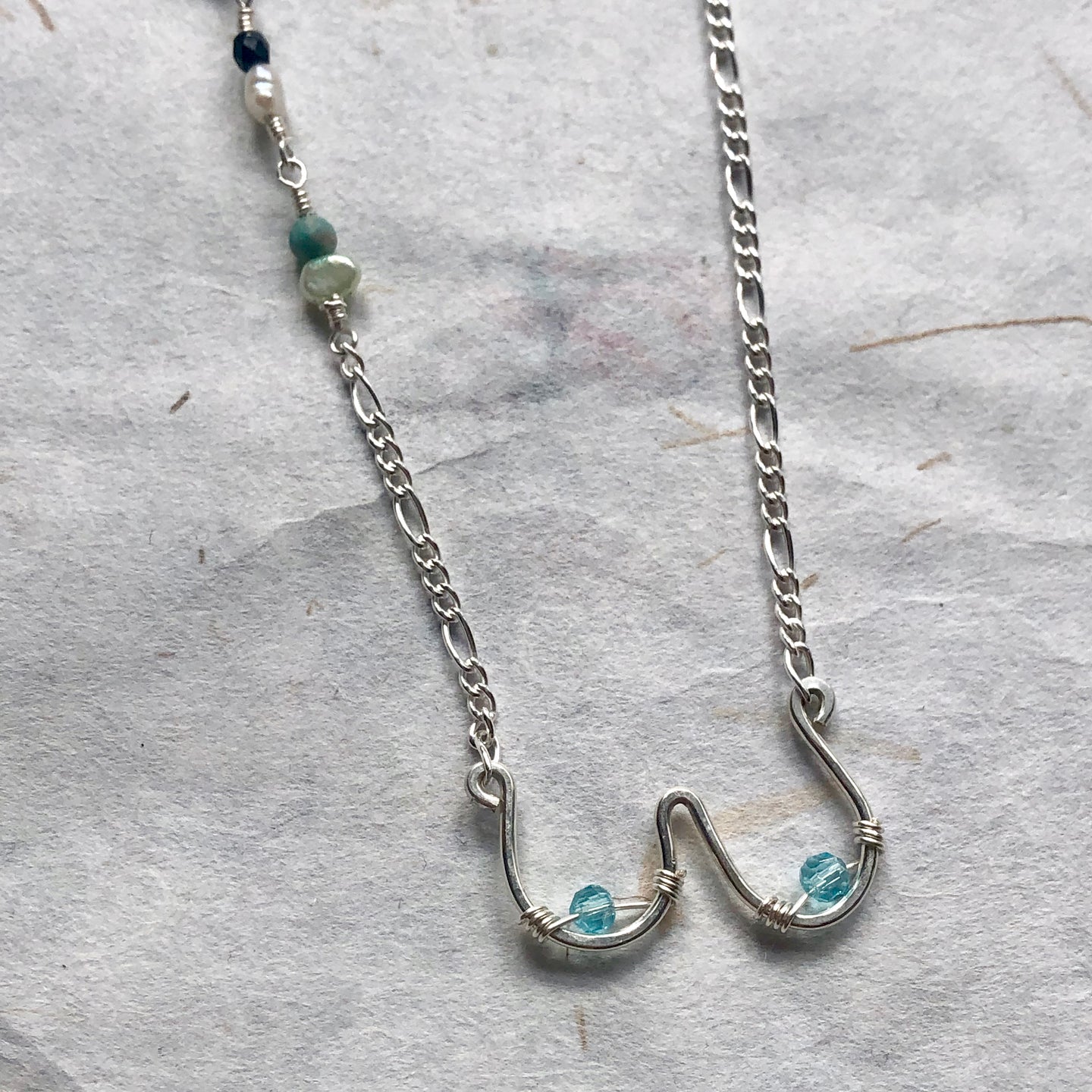 'Femme' halskæde Ltd i sølv med lyseblå perler