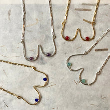 Indlæs billede til gallerivisning &#39;Femme&#39; halskæde i sølv med lilla perler
